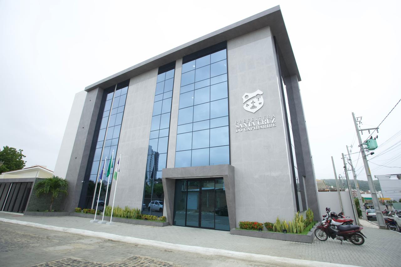 Prefeitura de Santa Cruz do Capibaribe transfere sede para novo prédio no Bairro Novo