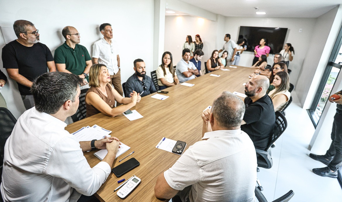 Santa Cruz do Capibaribe nomeia 11 professores e dois auxiliares em ato que reforça compromisso com a educação pública