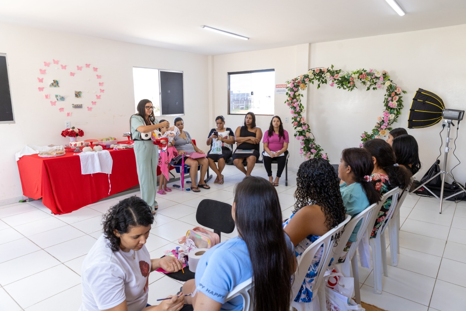 Prefeitura promove manhã de orientações e ensaio fotográfico para gestantes na UBS Santa Filomena
